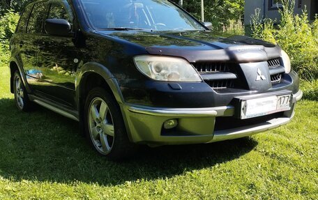 Mitsubishi Outlander III рестайлинг 3, 2004 год, 649 000 рублей, 2 фотография