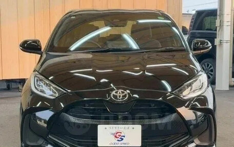Toyota Yaris, 2022 год, 1 150 060 рублей, 2 фотография