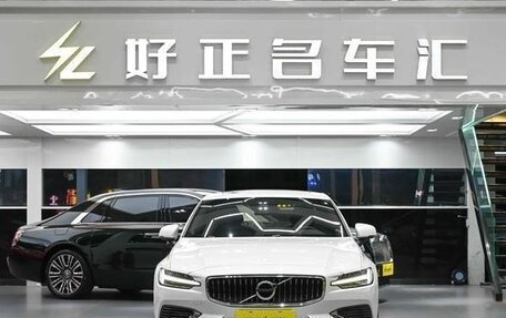 Volvo S60 III, 2021 год, 3 200 000 рублей, 2 фотография