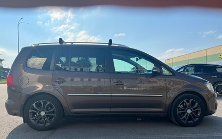 Volkswagen Touran III, 2013 год, 1 000 000 рублей, 2 фотография