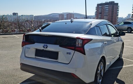 Toyota Prius IV XW50, 2019 год, 1 980 000 рублей, 6 фотография