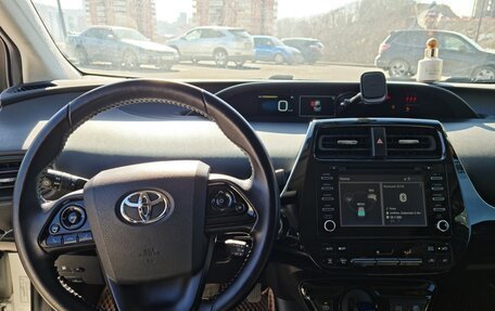 Toyota Prius IV XW50, 2019 год, 1 980 000 рублей, 11 фотография
