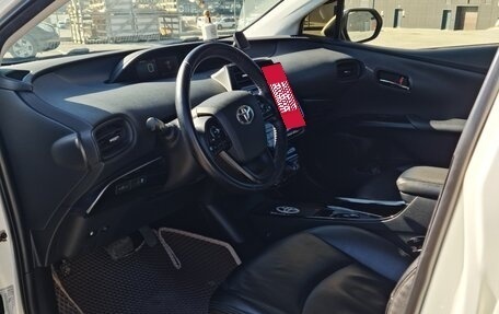 Toyota Prius IV XW50, 2019 год, 1 980 000 рублей, 10 фотография