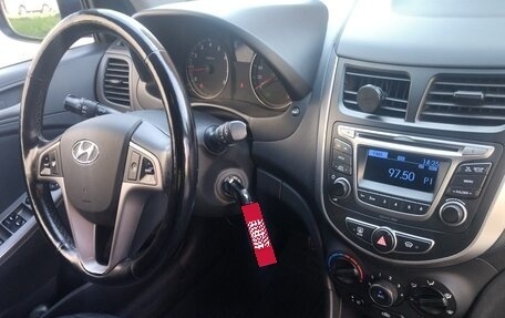 Hyundai Solaris II рестайлинг, 2014 год, 975 000 рублей, 16 фотография