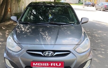 Hyundai Solaris II рестайлинг, 2012 год, 600 000 рублей, 19 фотография