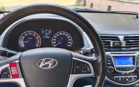 Hyundai Solaris II рестайлинг, 2012 год, 600 000 рублей, 10 фотография