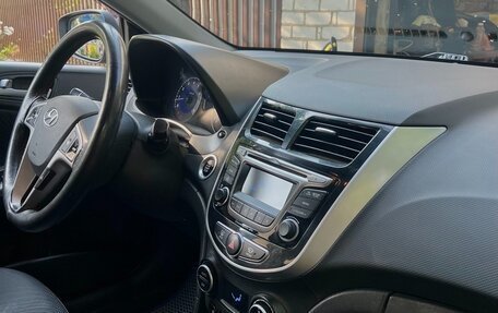 Hyundai Solaris II рестайлинг, 2015 год, 1 300 000 рублей, 10 фотография