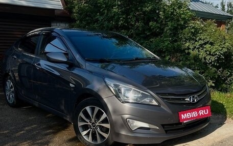 Hyundai Solaris II рестайлинг, 2015 год, 1 300 000 рублей, 2 фотография
