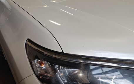 Toyota Land Cruiser Prado 150 рестайлинг 2, 2019 год, 4 000 000 рублей, 21 фотография