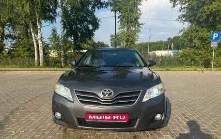 Toyota Camry, 2011 год, 1 100 000 рублей, 1 фотография