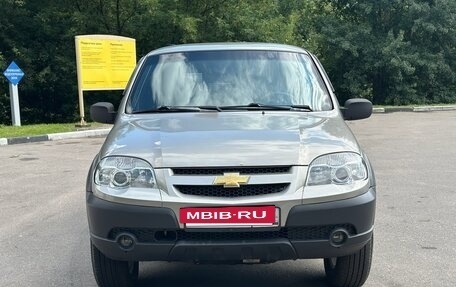 Chevrolet Niva I рестайлинг, 2011 год, 550 000 рублей, 3 фотография
