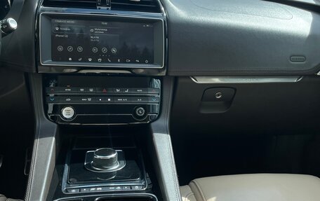 Jaguar F-Pace, 2018 год, 2 190 000 рублей, 12 фотография