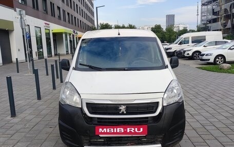 Peugeot Partner II рестайлинг 2, 2016 год, 690 000 рублей, 2 фотография