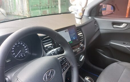 Hyundai Solaris II рестайлинг, 2021 год, 1 800 000 рублей, 4 фотография