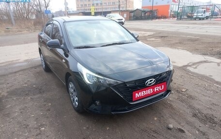 Hyundai Solaris II рестайлинг, 2021 год, 1 800 000 рублей, 7 фотография