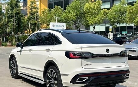 Volkswagen Tiguan II, 2022 год, 2 500 000 рублей, 3 фотография