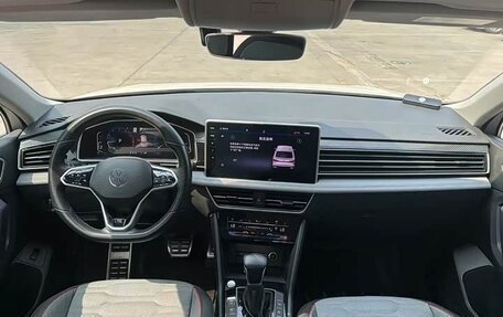 Volkswagen Tiguan II, 2022 год, 2 500 000 рублей, 6 фотография