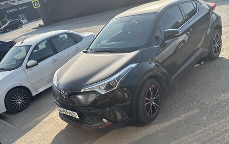 Toyota C-HR I рестайлинг, 2018 год, 2 300 000 рублей, 2 фотография