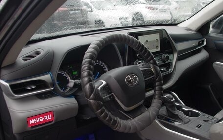 Toyota Highlander, 2022 год, 4 750 000 рублей, 6 фотография