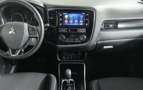 Mitsubishi Outlander III рестайлинг 3, 2018 год, 1 815 000 рублей, 12 фотография