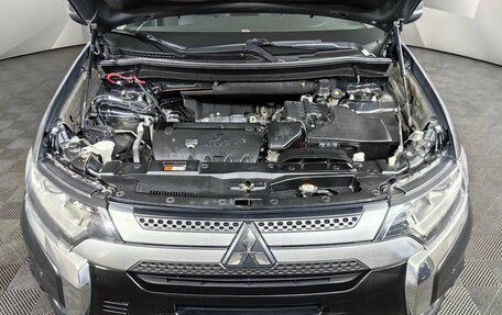 Mitsubishi Outlander III рестайлинг 3, 2018 год, 1 815 000 рублей, 18 фотография