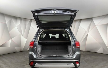 Mitsubishi Outlander III рестайлинг 3, 2018 год, 1 815 000 рублей, 19 фотография