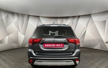 Mitsubishi Outlander III рестайлинг 3, 2018 год, 1 815 000 рублей, 8 фотография