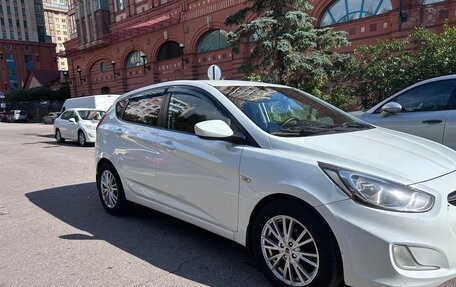 Hyundai Solaris II рестайлинг, 2012 год, 620 000 рублей, 2 фотография