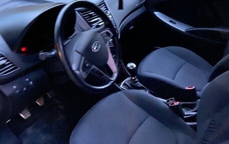 Hyundai Solaris II рестайлинг, 2015 год, 1 020 000 рублей, 10 фотография
