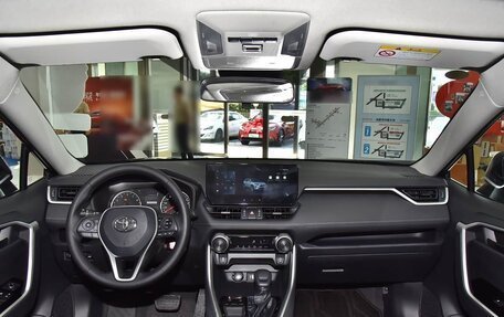 Toyota RAV4, 2025 год, 3 600 000 рублей, 6 фотография