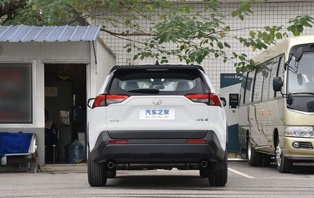 Toyota RAV4, 2025 год, 3 600 000 рублей, 4 фотография