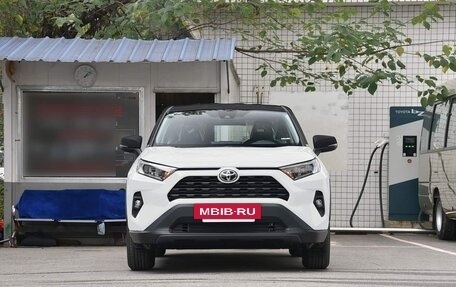 Toyota RAV4, 2025 год, 3 600 000 рублей, 3 фотография