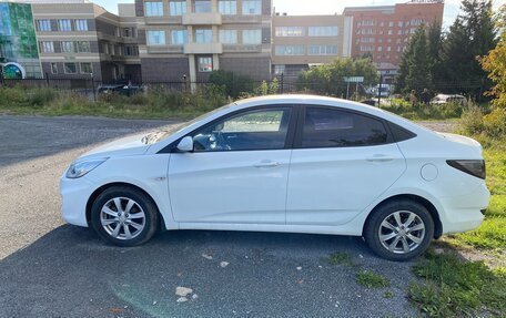 Hyundai Solaris II рестайлинг, 2014 год, 1 100 000 рублей, 3 фотография