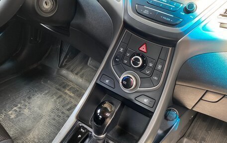 Hyundai Elantra VI рестайлинг, 2015 год, 845 000 рублей, 10 фотография