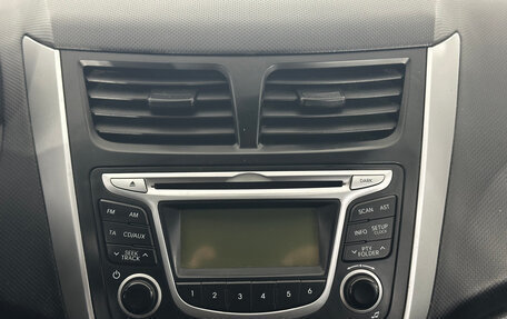 Hyundai Solaris II рестайлинг, 2013 год, 569 000 рублей, 26 фотография