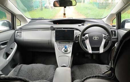 Toyota Prius, 2011 год, 1 100 000 рублей, 14 фотография