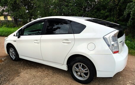 Toyota Prius, 2011 год, 1 100 000 рублей, 10 фотография
