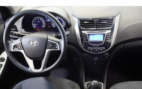 Hyundai Solaris II рестайлинг, 2011 год, 552 000 рублей, 9 фотография