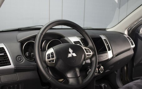 Mitsubishi Outlander III рестайлинг 3, 2011 год, 1 355 000 рублей, 12 фотография