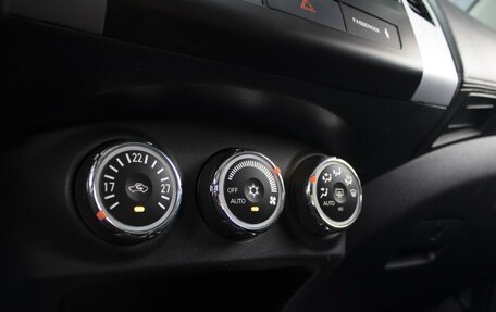 Mitsubishi Outlander III рестайлинг 3, 2011 год, 1 355 000 рублей, 15 фотография