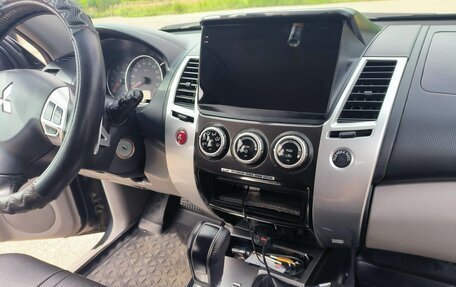Mitsubishi Pajero Sport II рестайлинг, 2012 год, 1 950 000 рублей, 13 фотография