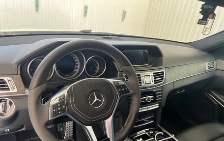 Mercedes-Benz E-Класс, 2015 год, 1 800 000 рублей, 6 фотография