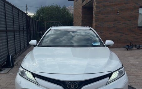 Toyota Camry, 2020 год, 3 000 000 рублей, 2 фотография