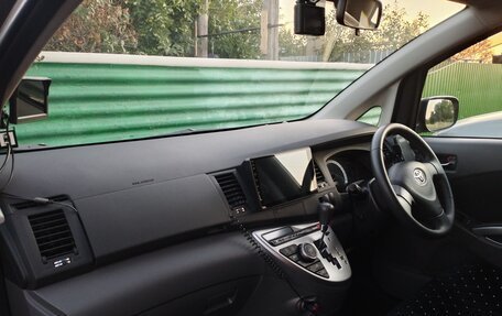 Toyota ISis I, 2010 год, 1 450 000 рублей, 2 фотография