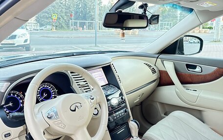 Infiniti QX70, 2015 год, 2 900 000 рублей, 8 фотография