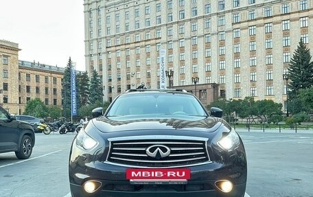 Infiniti QX70, 2015 год, 2 900 000 рублей, 9 фотография