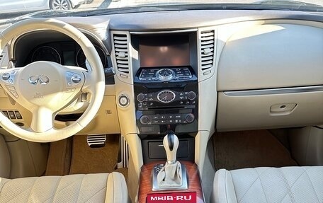 Infiniti QX70, 2015 год, 2 900 000 рублей, 24 фотография