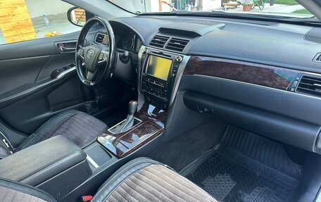 Toyota Camry, 2017 год, 2 350 000 рублей, 6 фотография