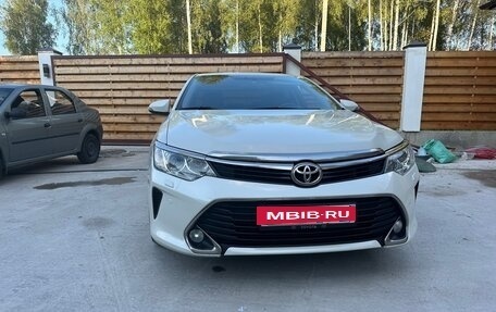 Toyota Camry, 2017 год, 2 350 000 рублей, 3 фотография
