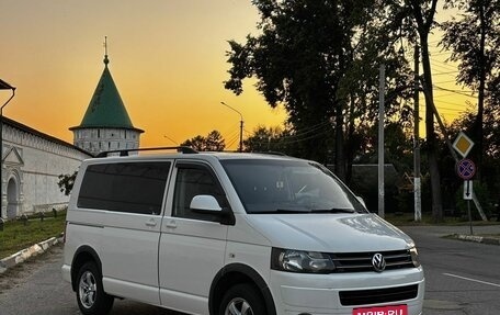 Volkswagen Caravelle T5, 2013 год, 1 900 000 рублей, 3 фотография